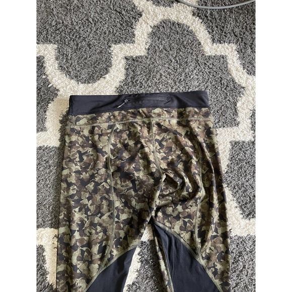 Lululemon leggings size 8 - Picture 3 of 4
